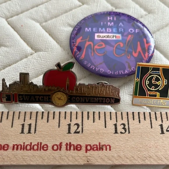 5 vintage Swatch pins. - Picture 3 of 4